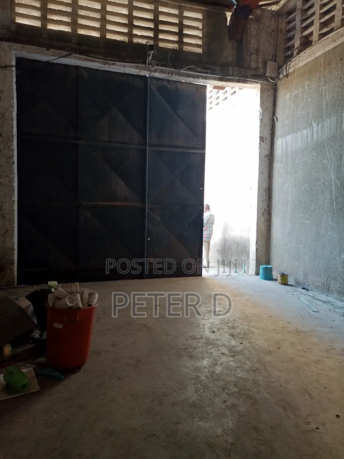 Godown La Sqm700 Mwenge