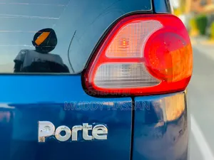 Toyota Porte 2006 Blue