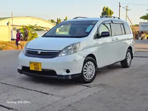Toyota ISIS 2005 White