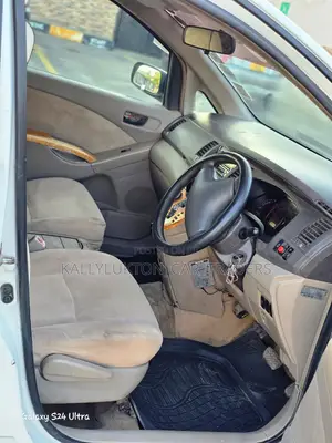Toyota ISIS 2005 White