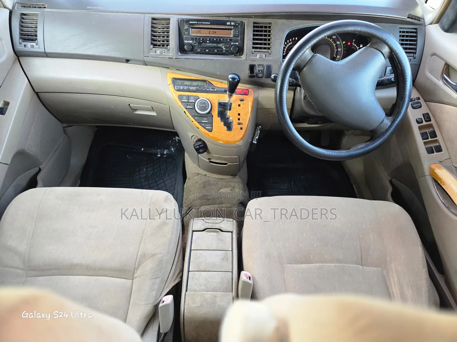 Toyota ISIS 2005 White