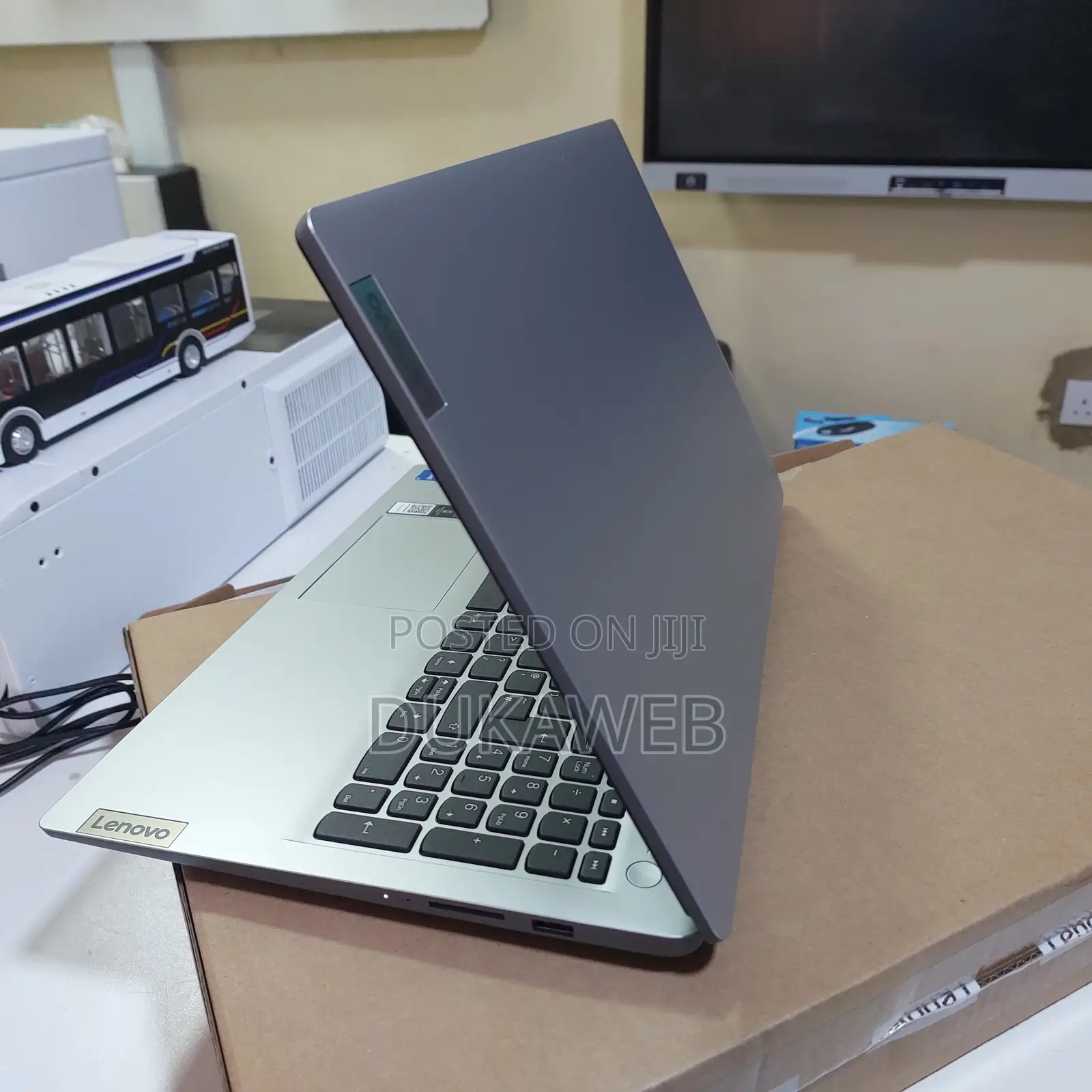 New Laptop Lenovo IdeaPad Flex 15 8GB Intel Core I5 SSD 512GB
