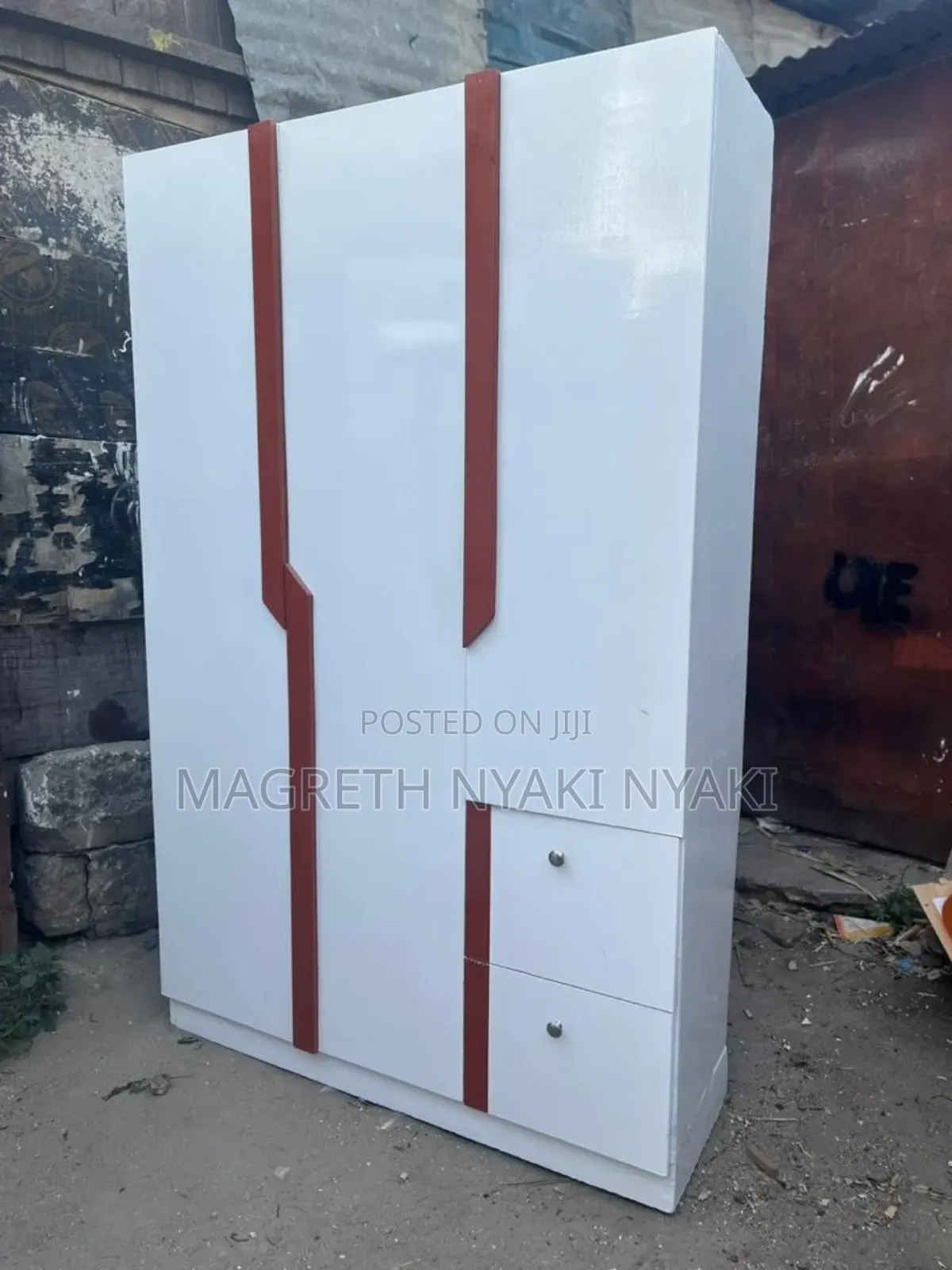 Nauza Kabati La Nguo