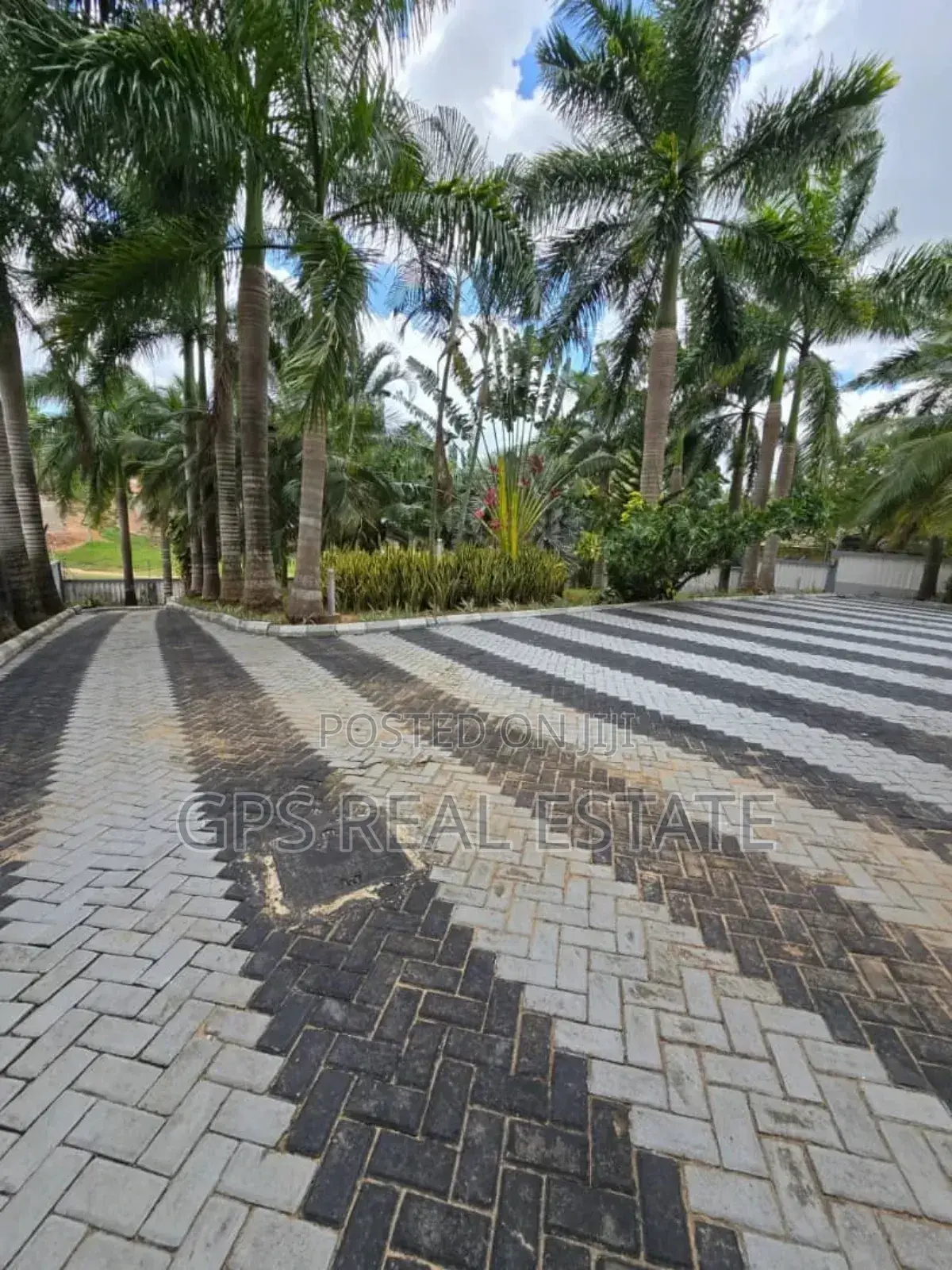5bdrm House in Kimara Korogwe, Kinondoni for sale