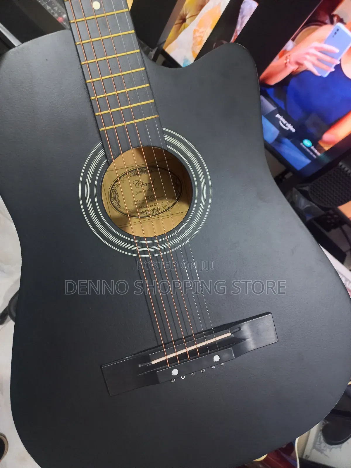 Black Medium Guitor