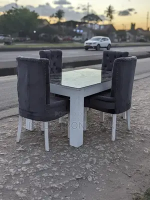 Dining Table Ina Viti Vinne Meza Moja Ya Kisasa