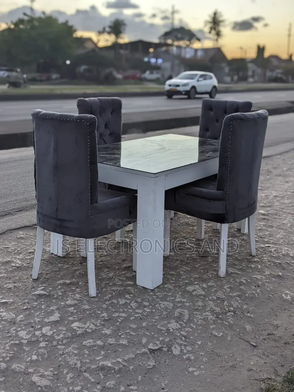 Dining Table Ina Viti Vinne Meza Moja Ya Kisasa