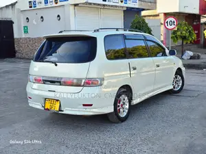 Toyota Gaia 2003 White
