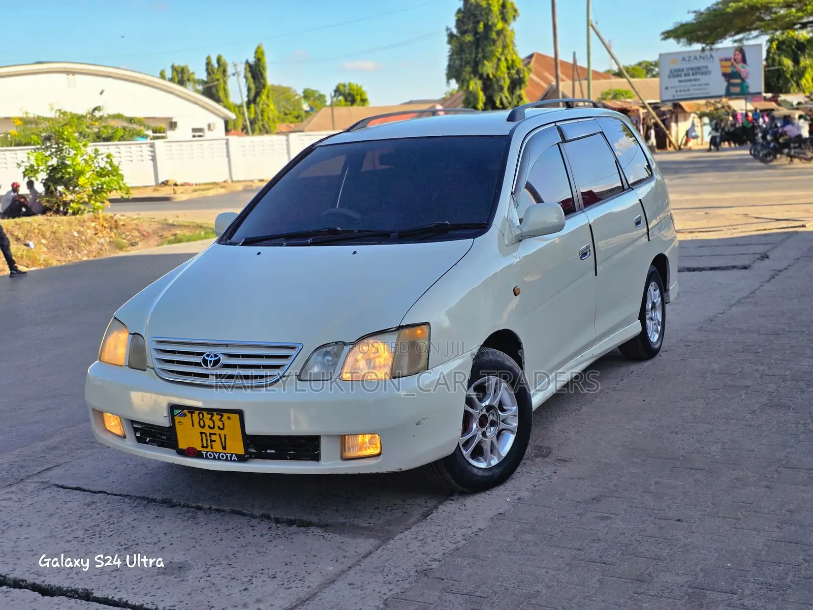 Toyota Gaia 2003 White
