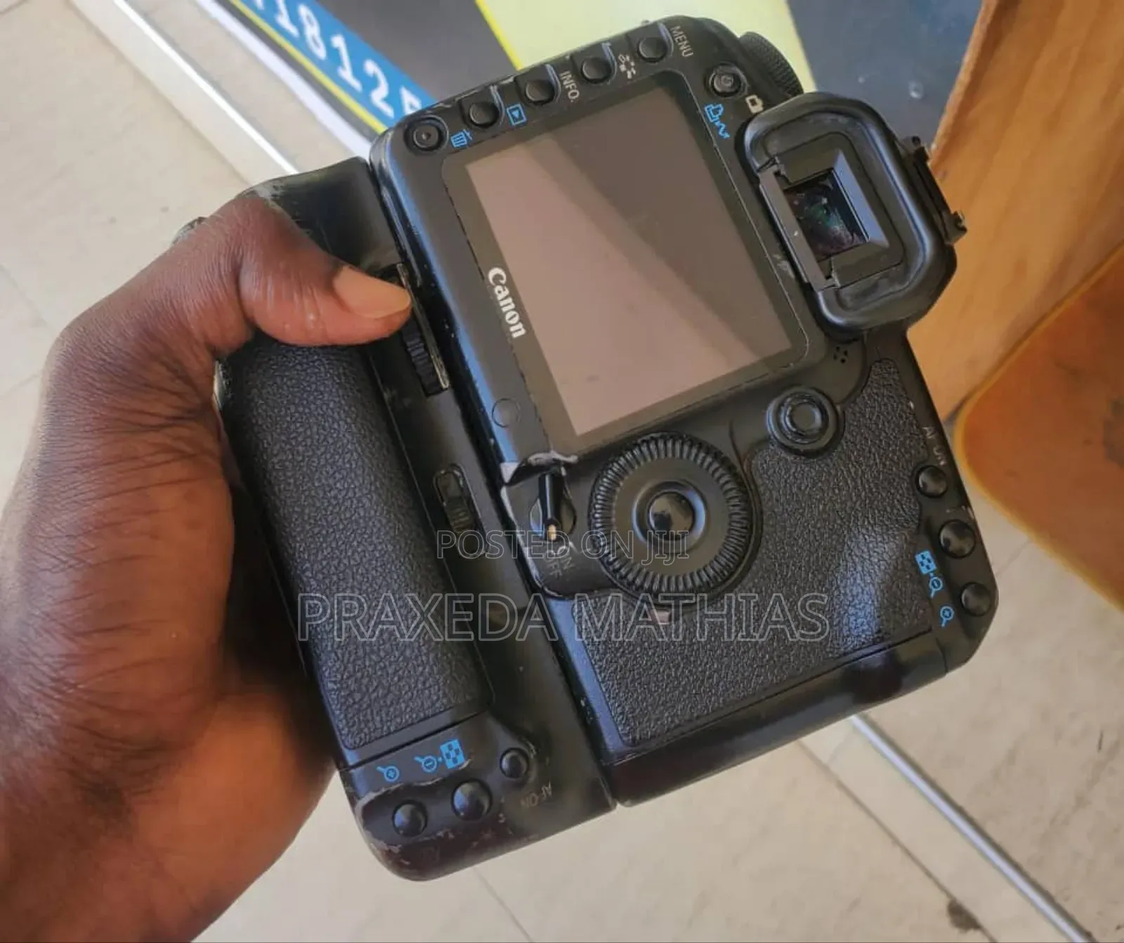 Canon EOS 5D Mark Ii With Battery Grid