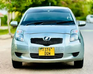 Photo - Toyota Vitz 2007 Silver