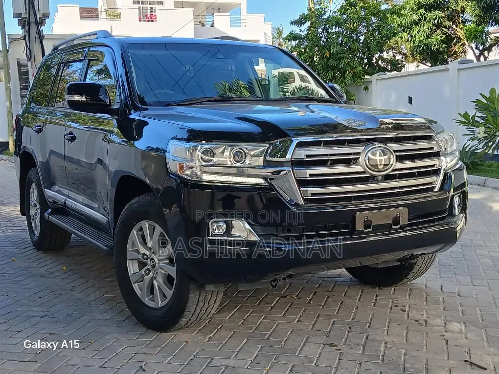 Toyota Land Cruiser 4.6 V8 VX-R 2015 Black