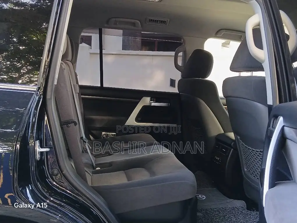 Toyota Land Cruiser 4.6 V8 VX-R 2015 Black