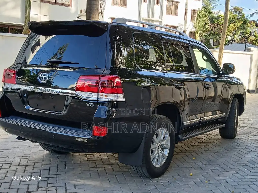 Toyota Land Cruiser 4.6 V8 VX-R 2015 Black