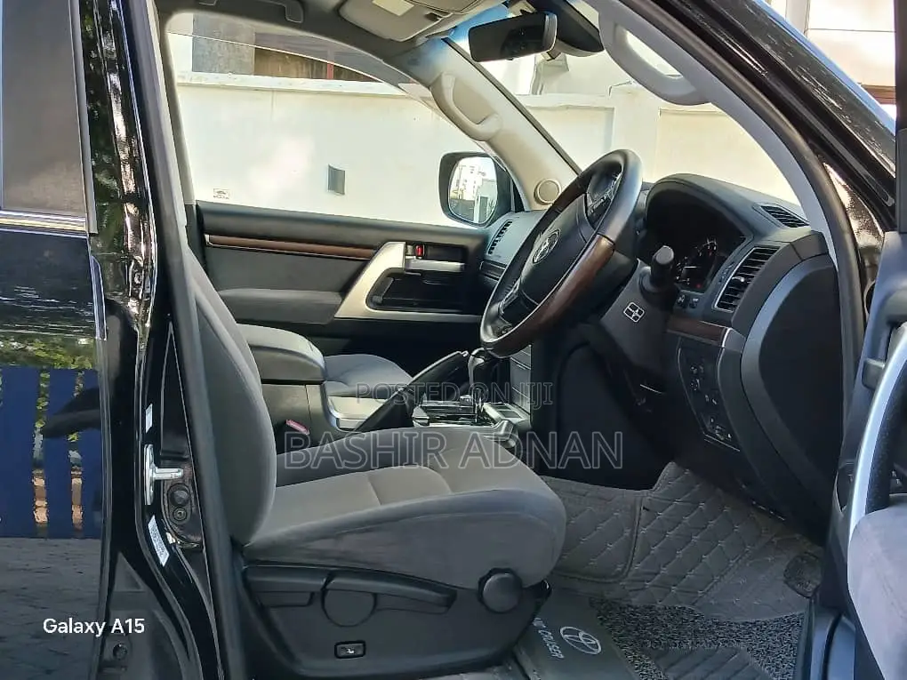 Toyota Land Cruiser 4.6 V8 VX-R 2015 Black