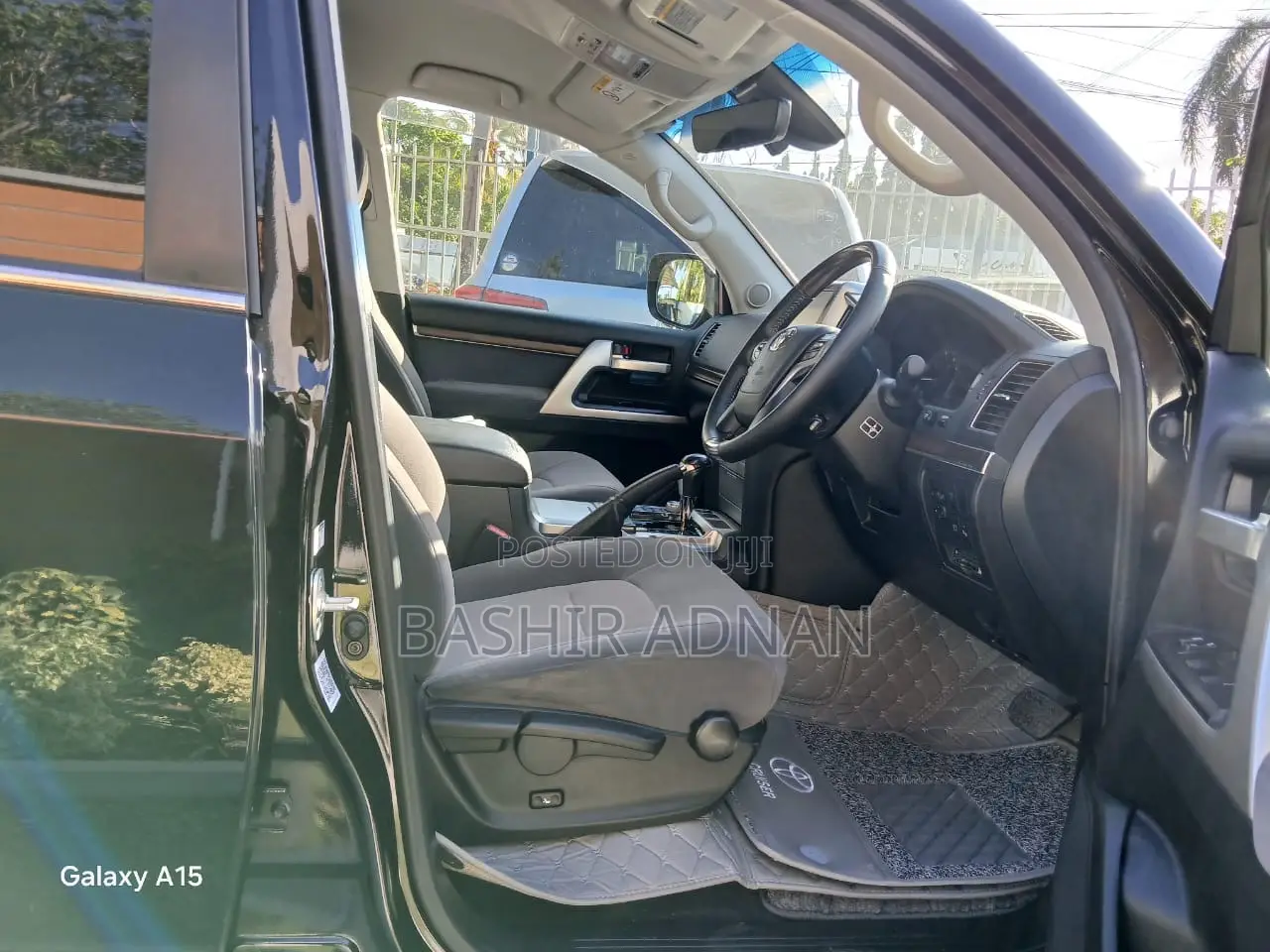 Toyota Land Cruiser 4.6 V8 VX-R 2015 Black