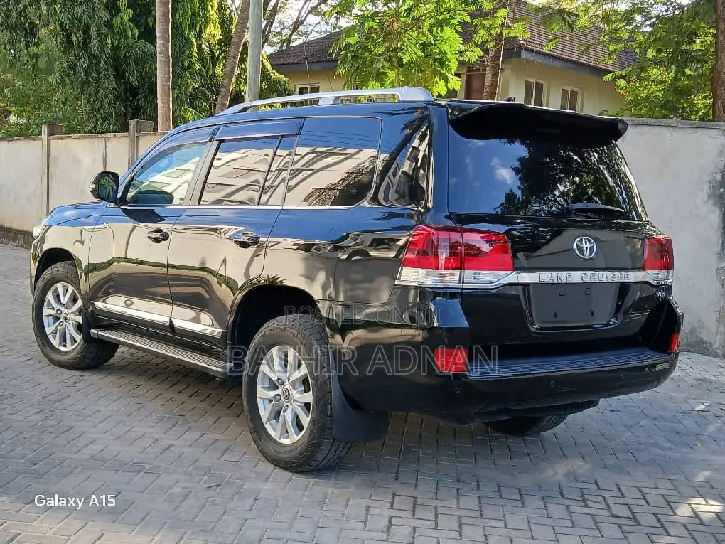 Toyota Land Cruiser 4.6 V8 VX-R 2015 Black