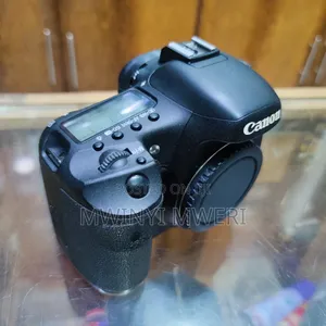 Canon EOS 7D DSLR Camera (Body Only)