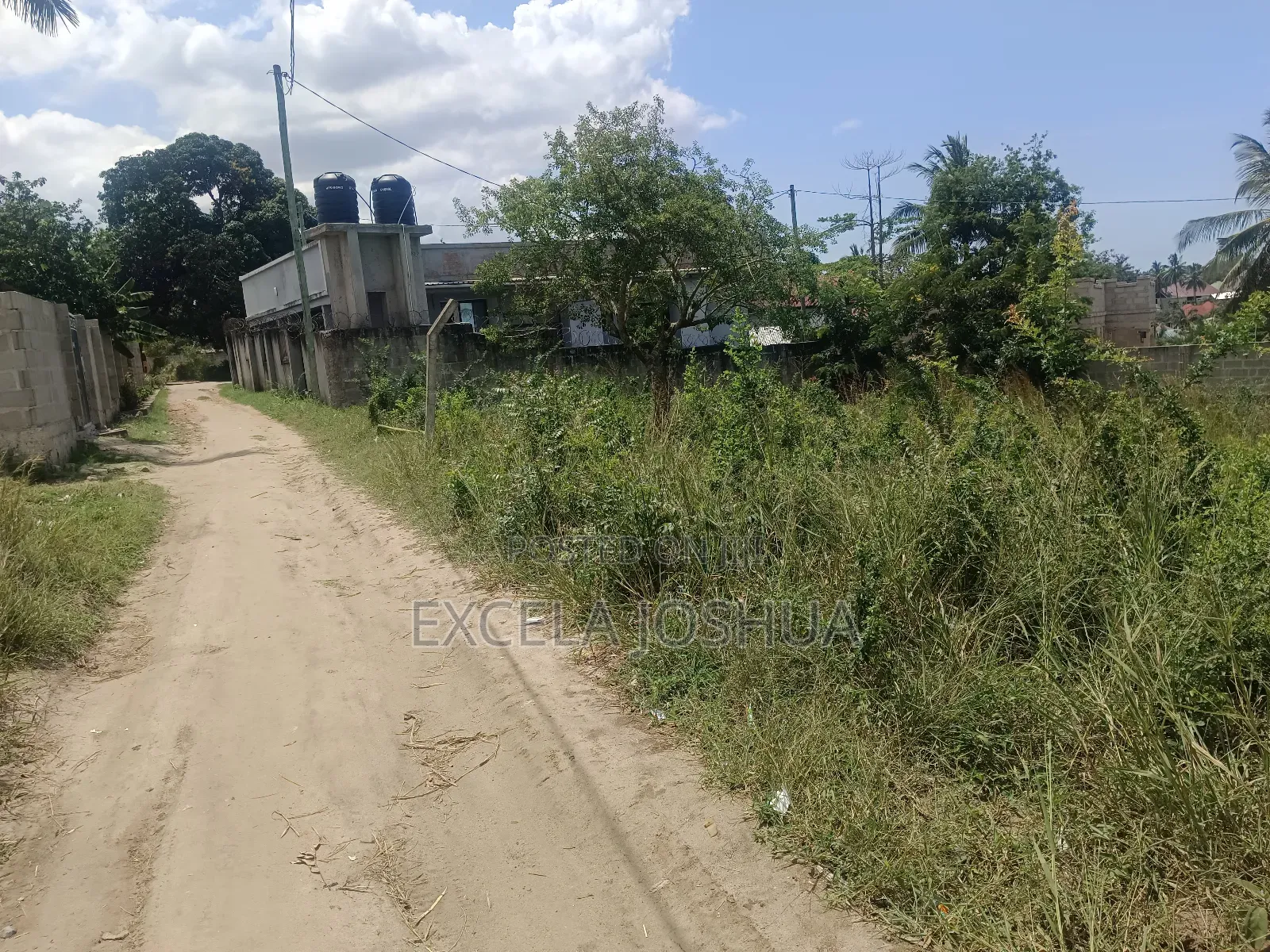 Kiwanja Cha SQM 700 Kinauzwa Goba Njia Panda Ya Tegeta A