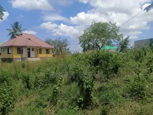 Kiwanja Cha SQM 700 Kinauzwa Goba Njia Panda Ya Tegeta A