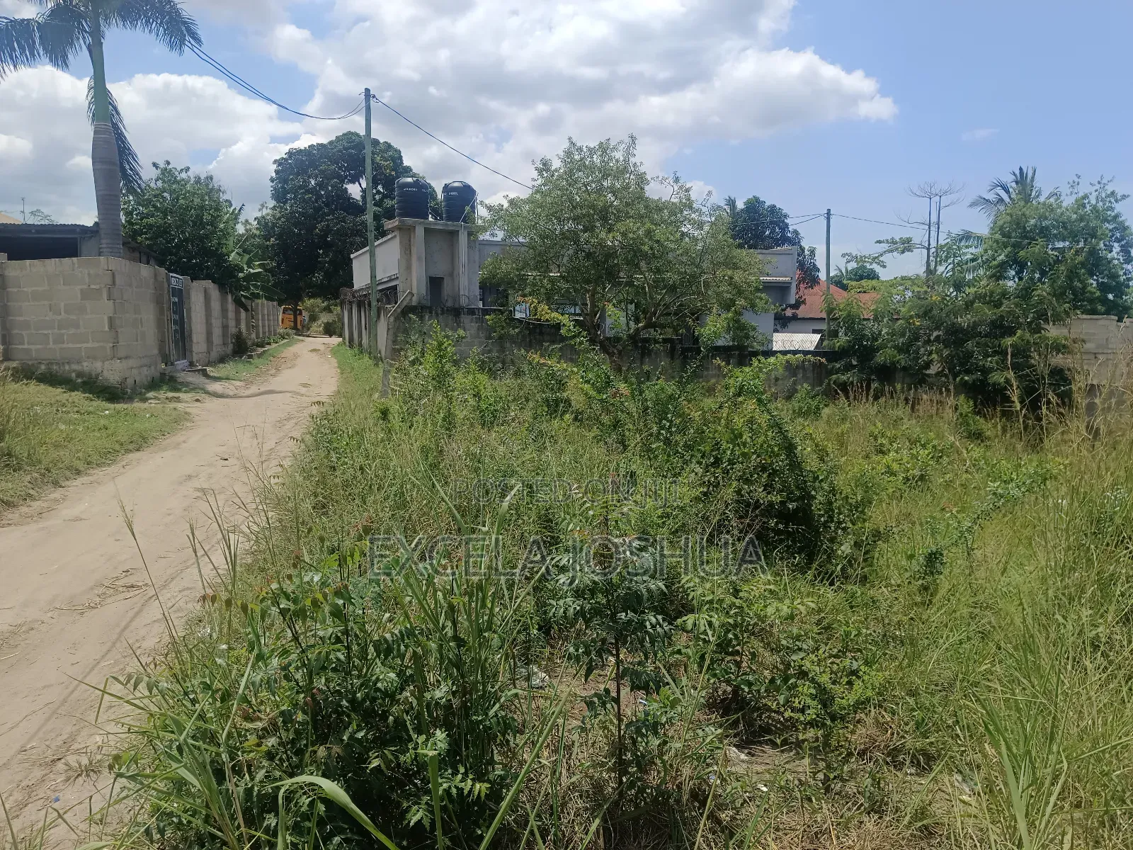 Kiwanja Cha SQM 700 Kinauzwa Goba Njia Panda Ya Tegeta A