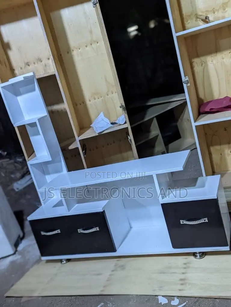 Show Case Kali Kabisa Kwa Bei Nafuu Unapata