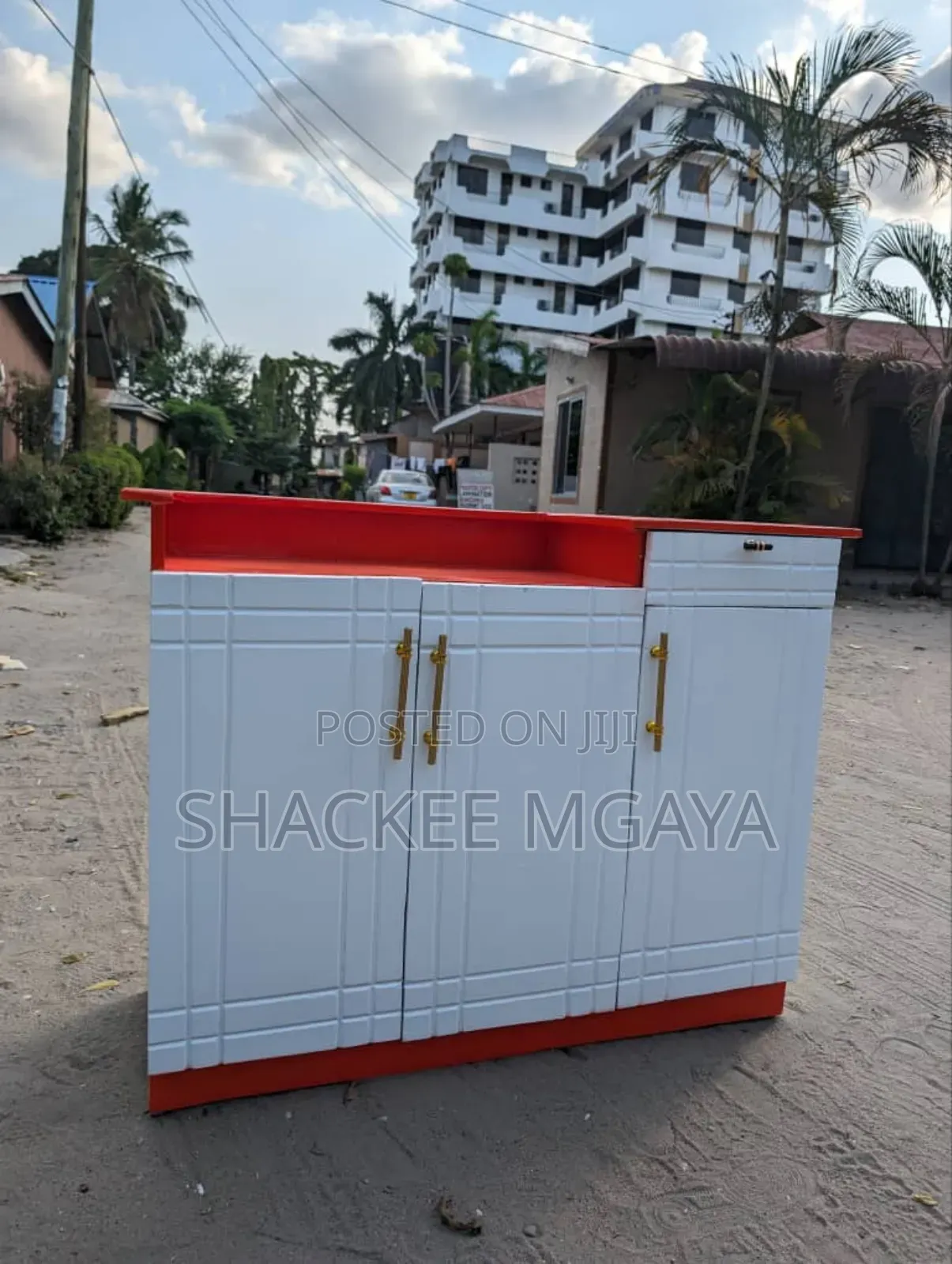 Cabinet  Milango Mitatu