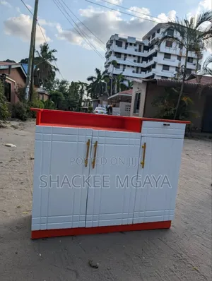 Cabinet  Milango Mitatu