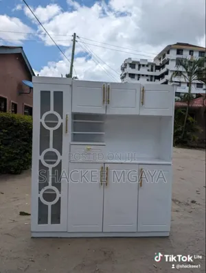 Cabinet Milango Mitatu