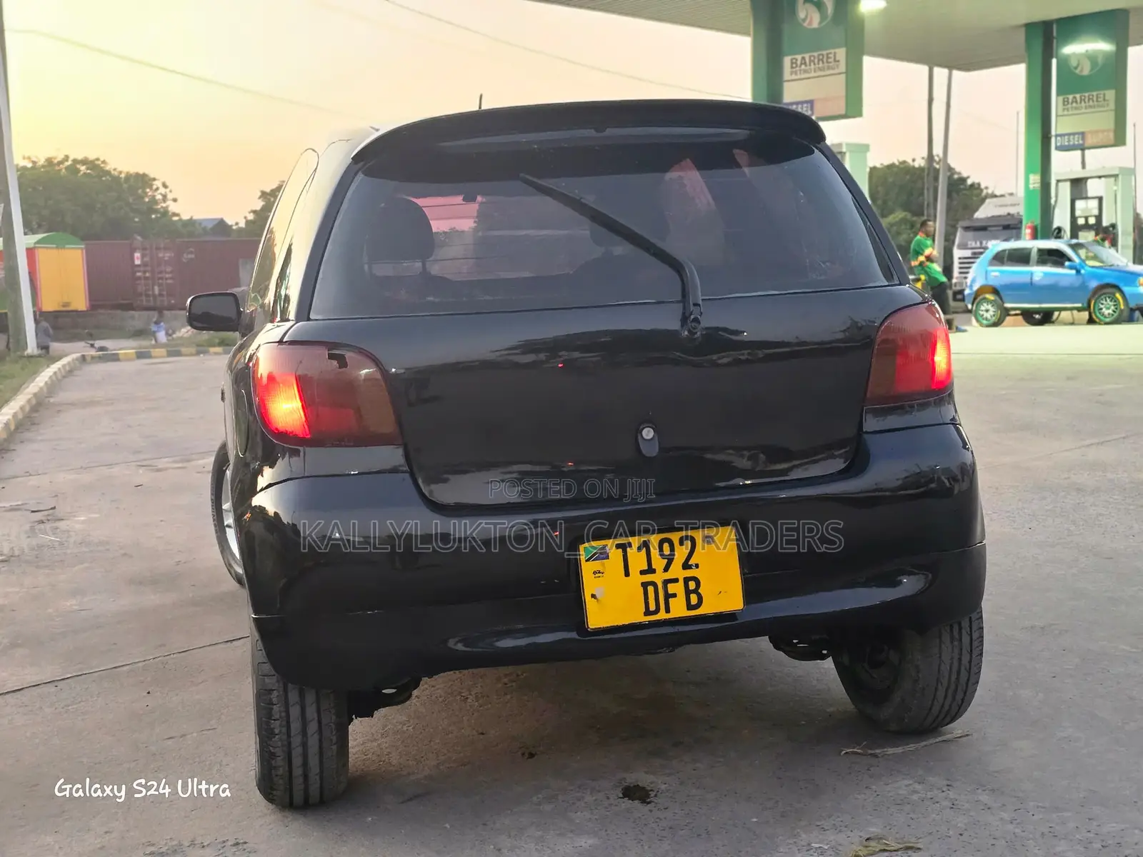 Toyota Vitz 2004 Black