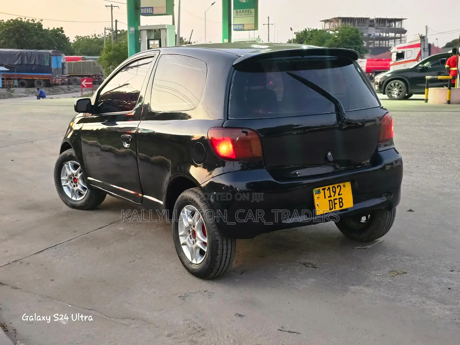 Toyota Vitz 2004 Black
