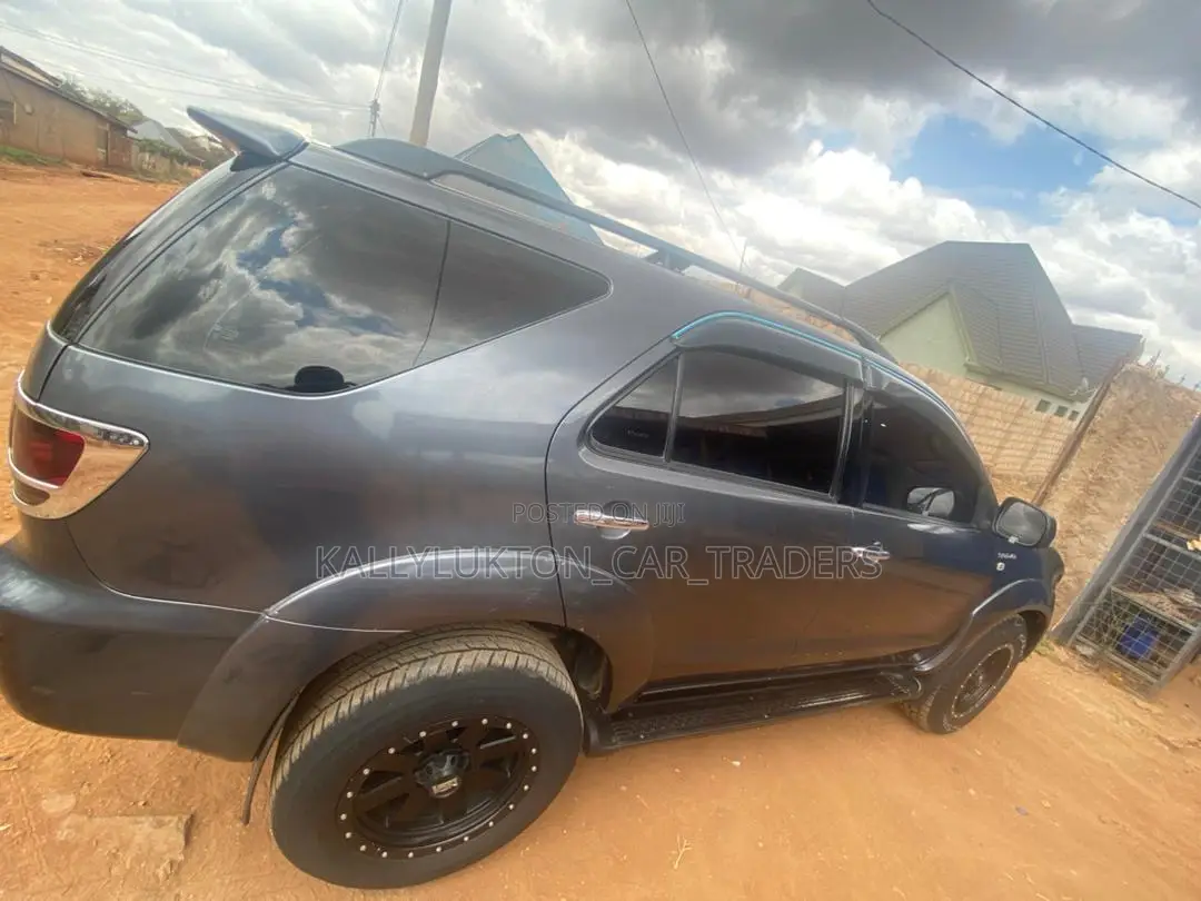 Toyota Fortuner 2007 Gray