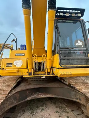 Komatsu Pc220 8mo Excavator