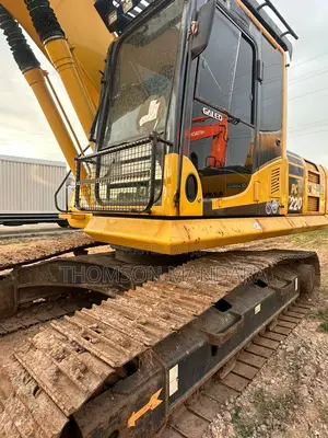 Komatsu Pc220 8mo Excavator