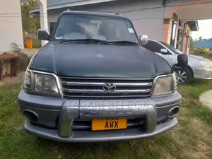 Toyota Land Cruiser Prado 2001 Green