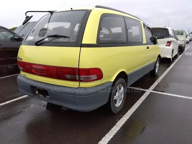 Toyota Estima 1992 Yellow