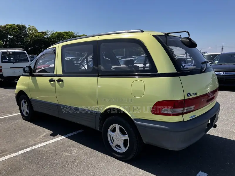 Toyota Estima 1992 Yellow