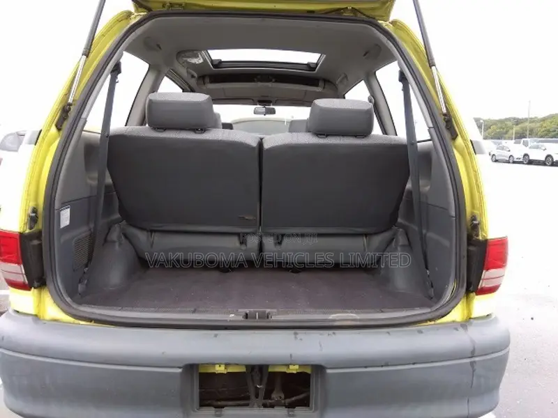 Toyota Estima 1992 Yellow
