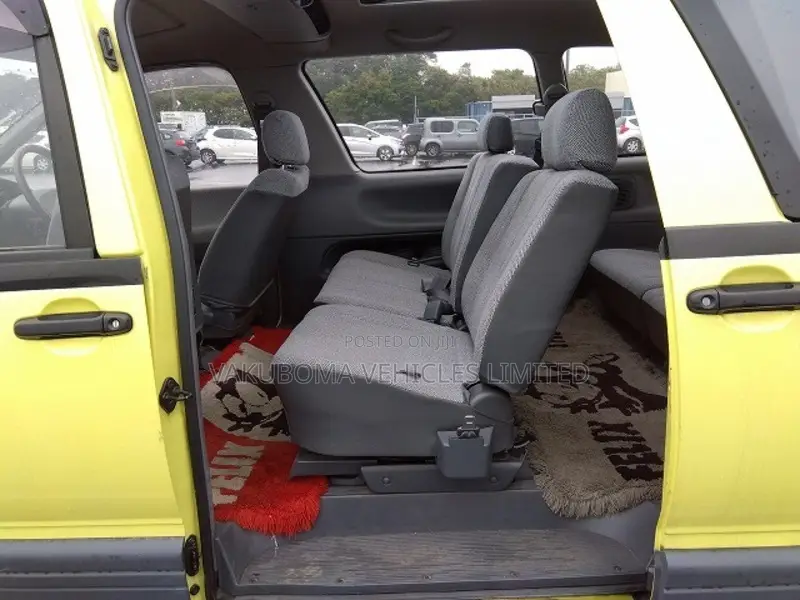 Toyota Estima 1992 Yellow