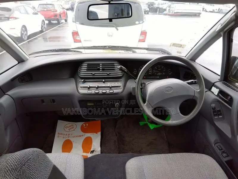 Toyota Estima 1992 Yellow