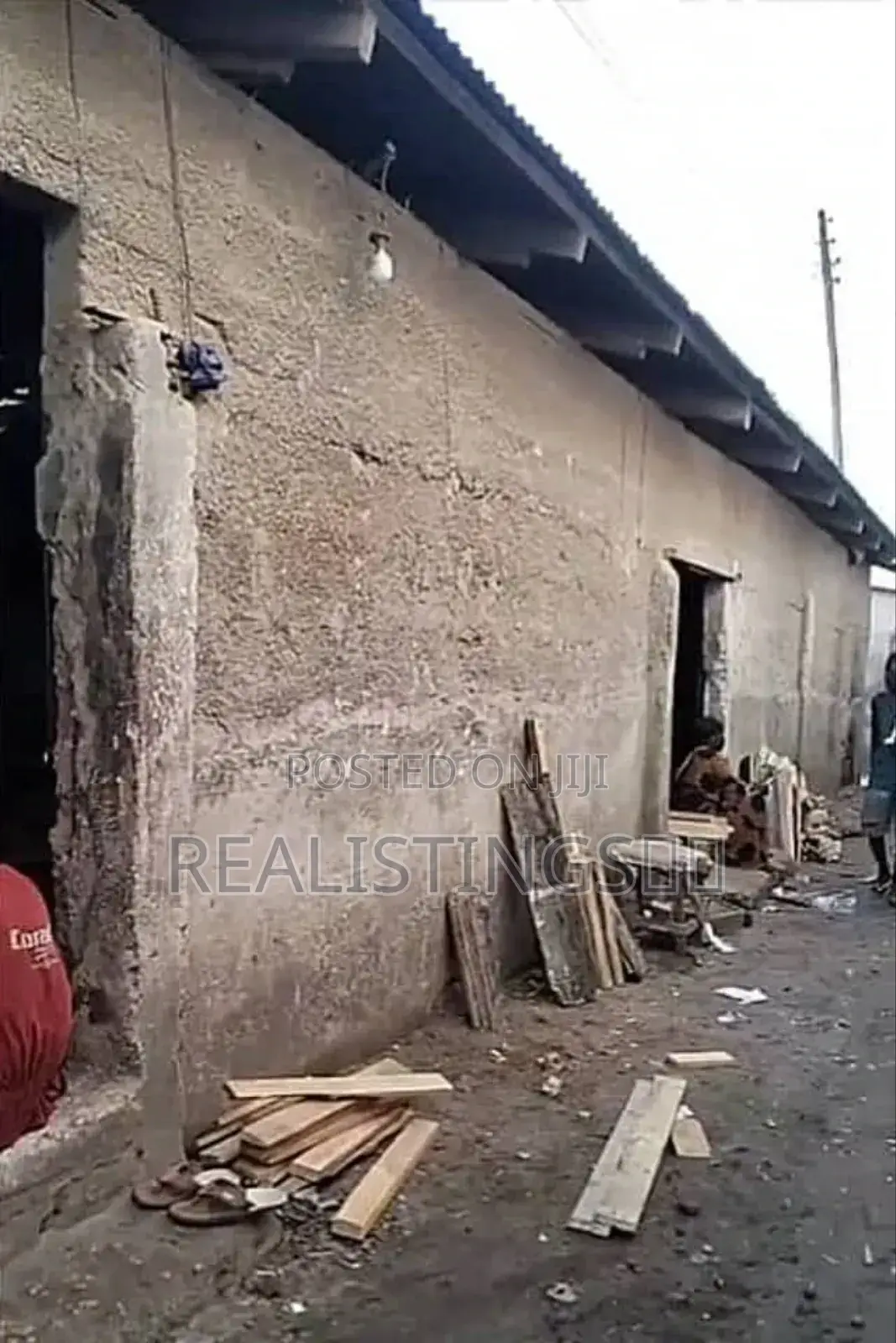 Chang'ombe: 500 SQM Workshop / Warehouse for Sale - Dar