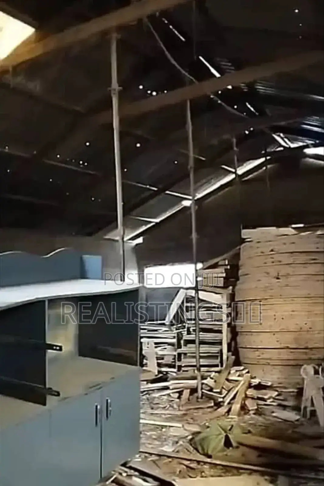 Chang'ombe: 500 SQM Workshop / Warehouse for Sale - Dar