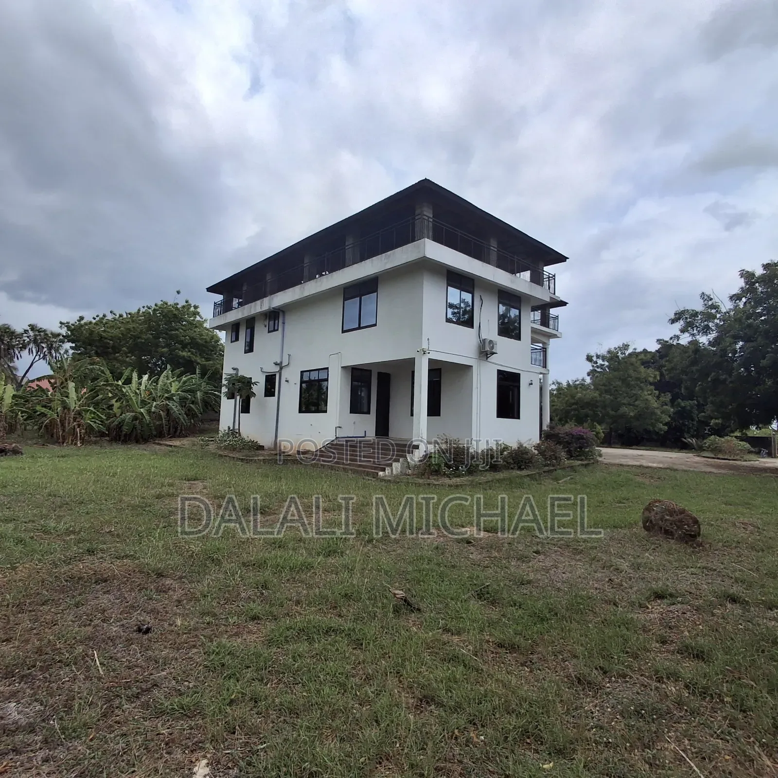 5bdrm Mansion in Kigamboni for sale