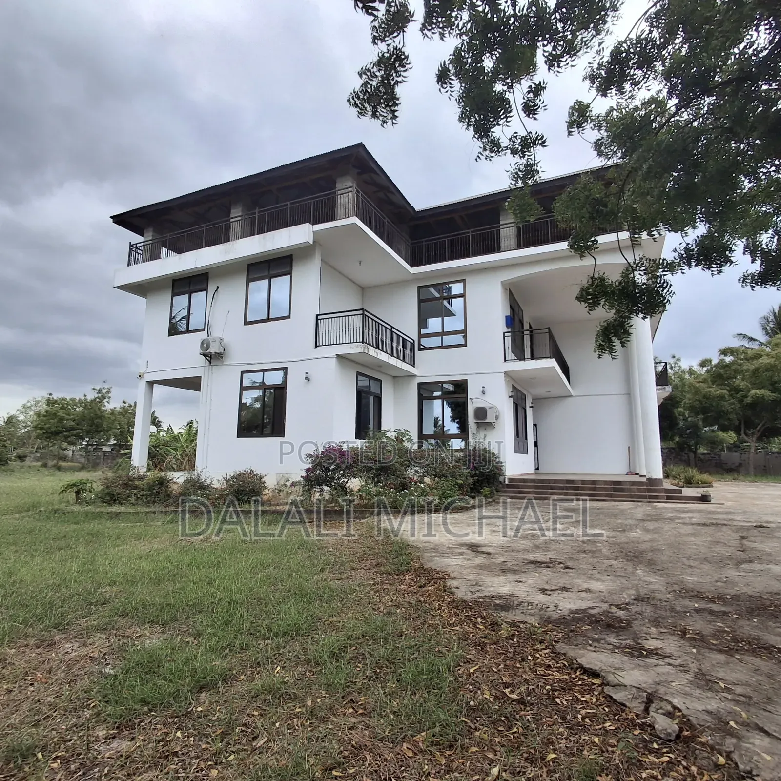 5bdrm Mansion in Kigamboni for sale