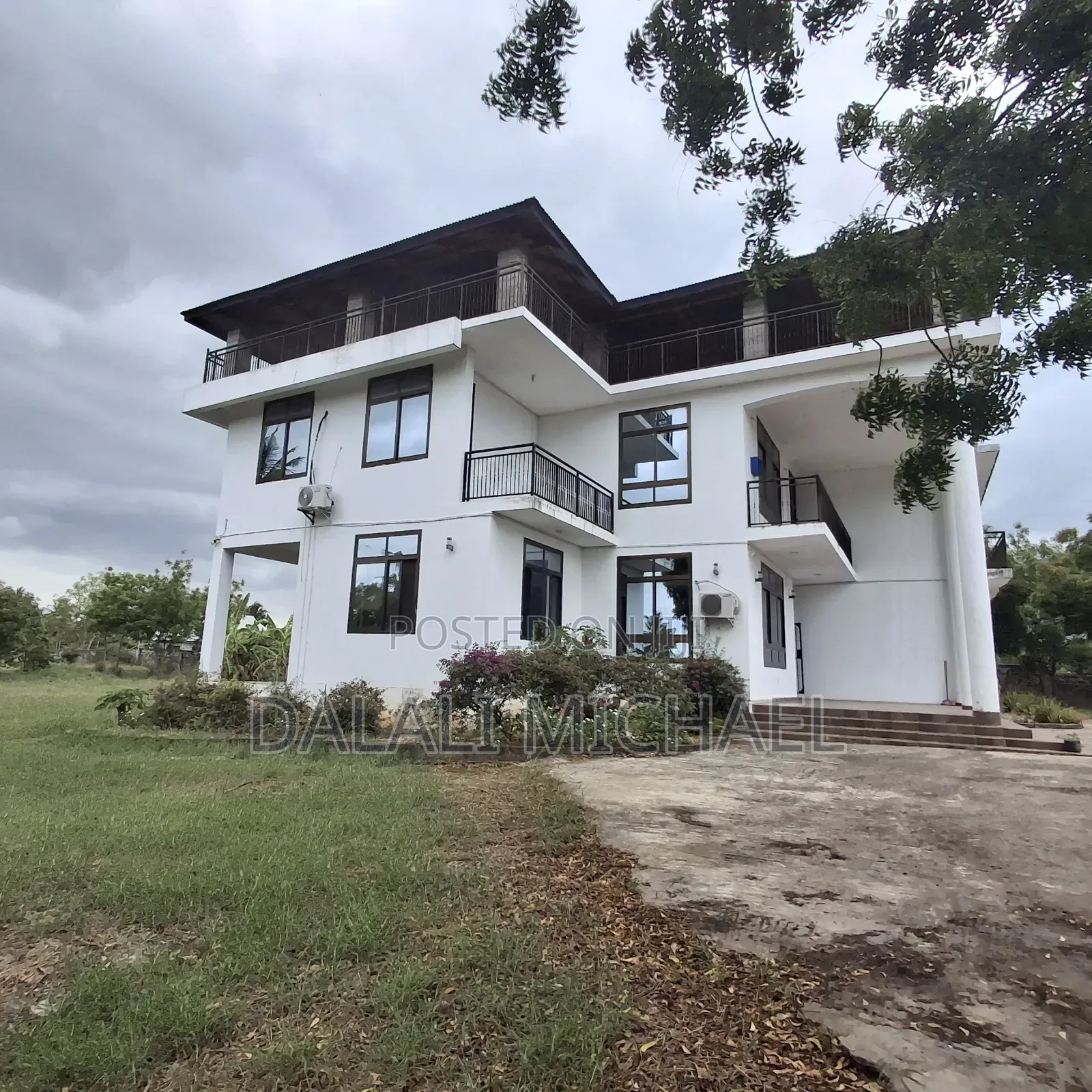 5bdrm Mansion in Kigamboni for sale
