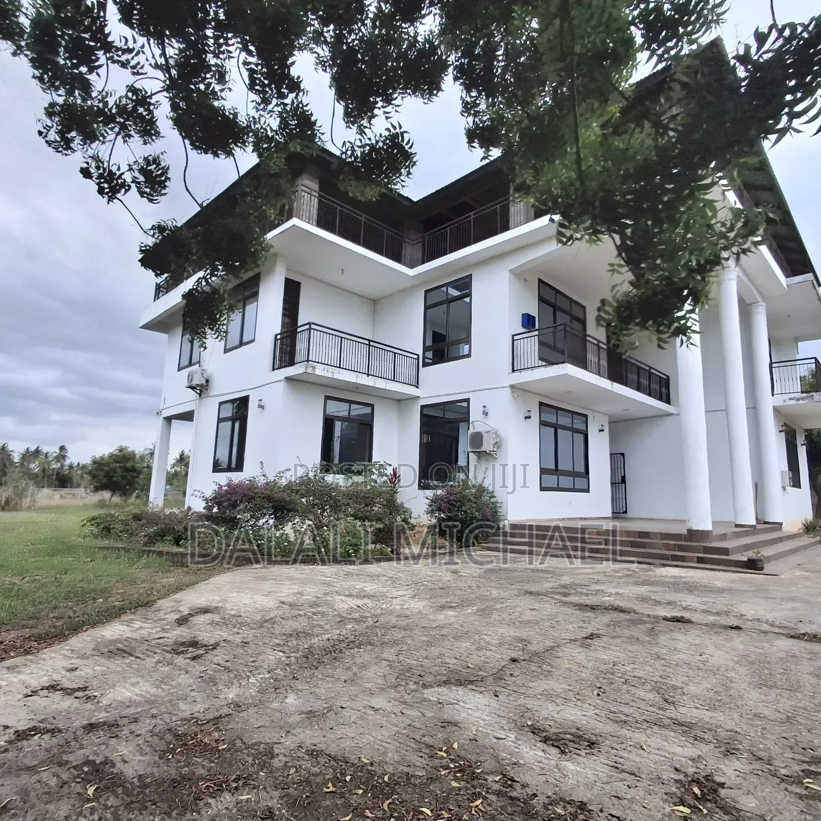 5bdrm Mansion in Kigamboni for sale