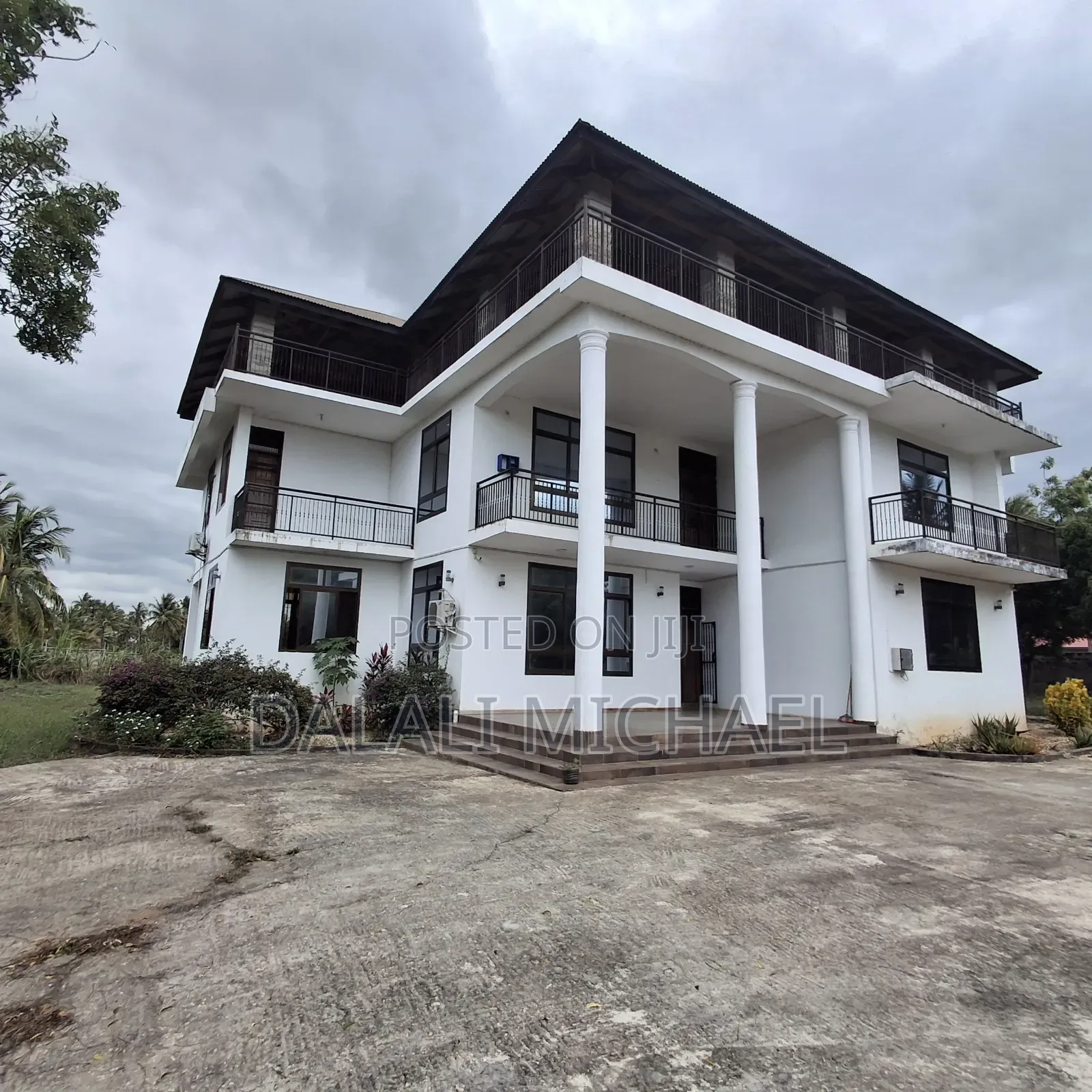 5bdrm Mansion in Kigamboni for sale