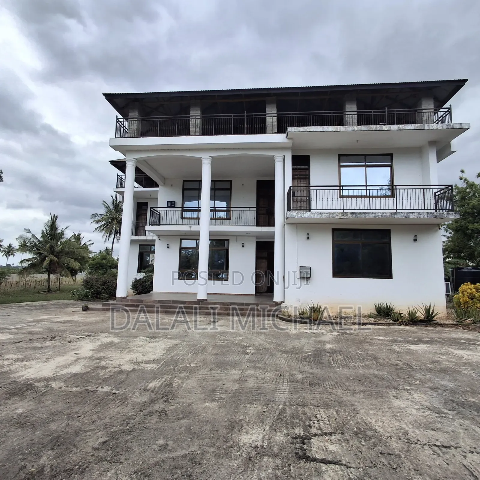 5bdrm Mansion in Kigamboni for sale