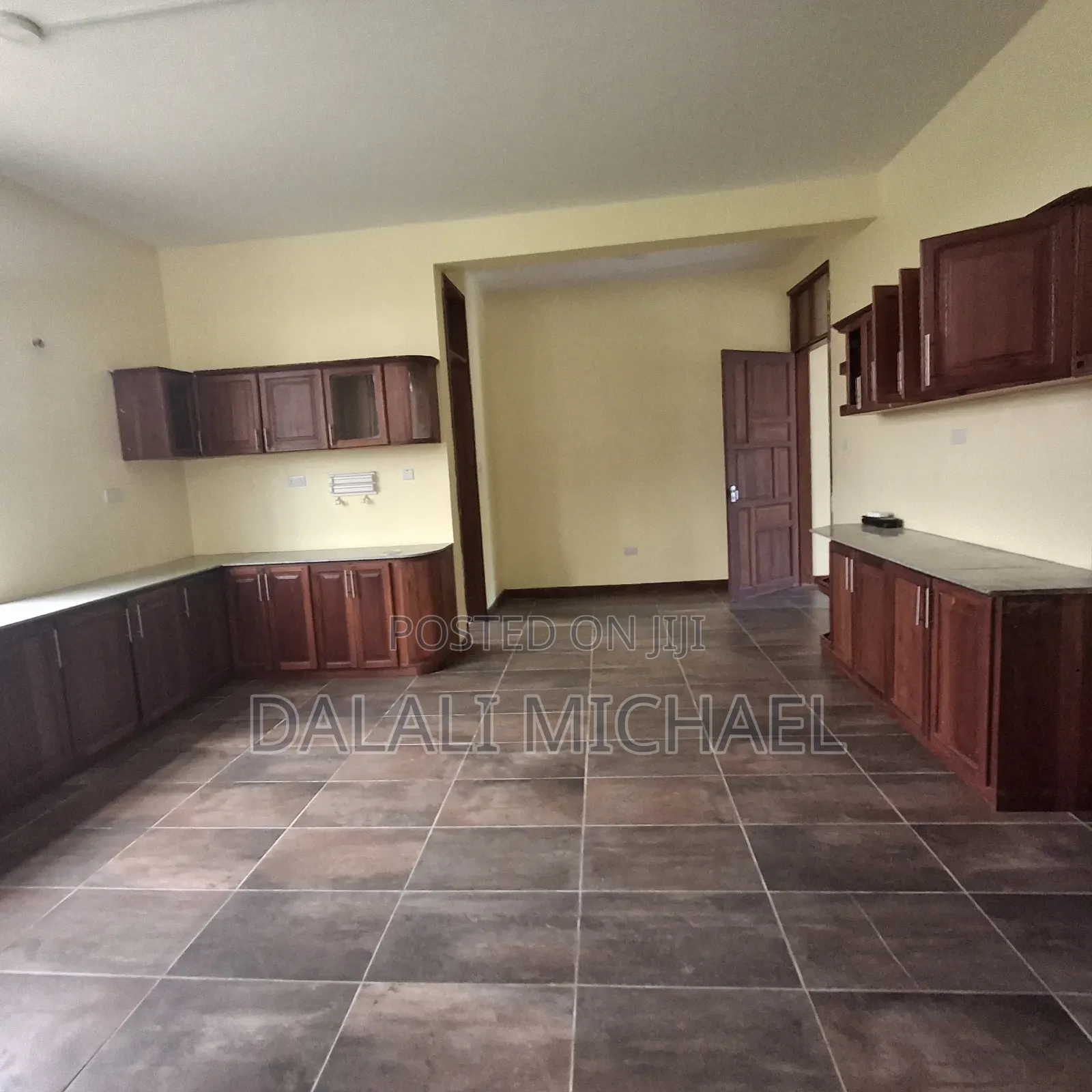 5bdrm Mansion in Kigamboni for sale