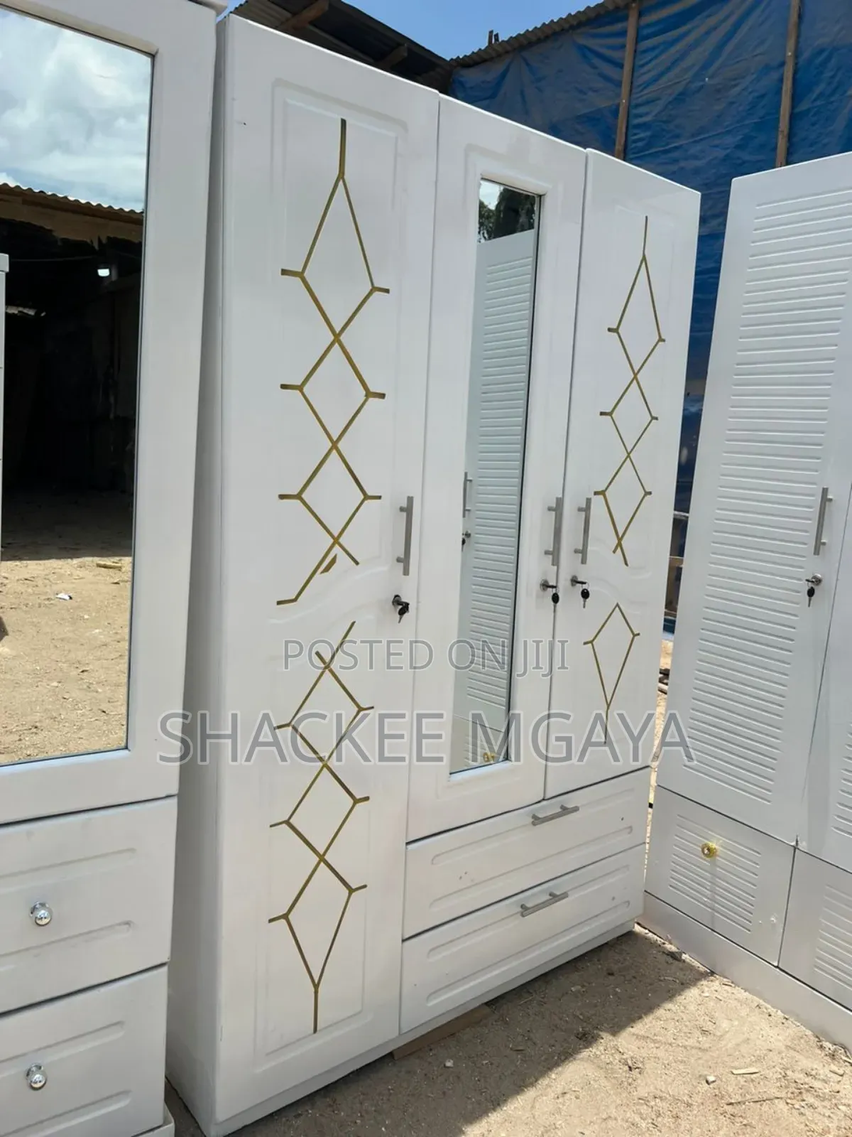 Kabati Milango Mitatu High Quality